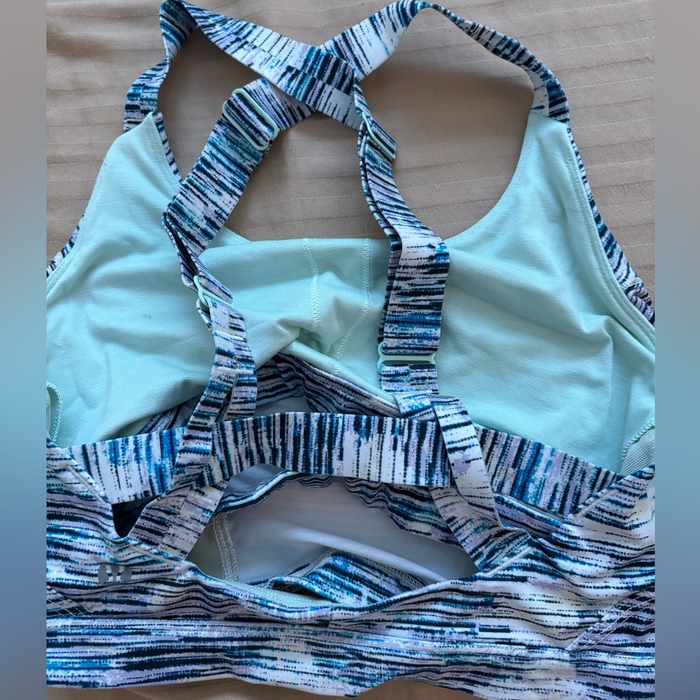Lululemon Sports Bra. Blurred Belle Multi. Excellent Condition - Picture 2 of 2